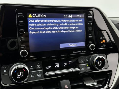 Used 2020 Toyota Highlander XLE image 15