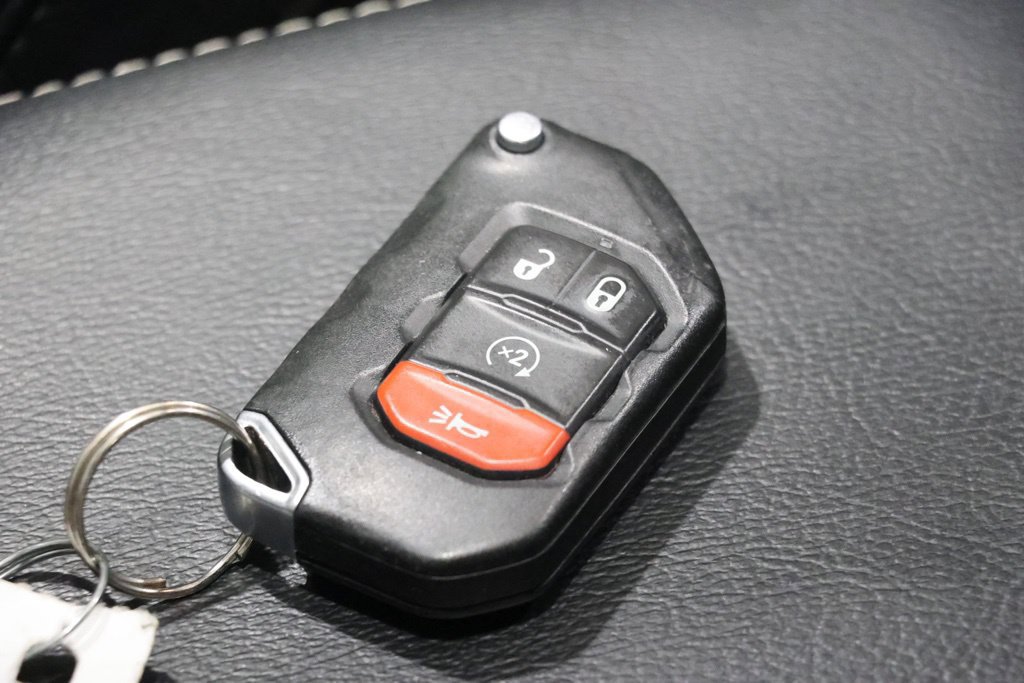 Used 2023 Jeep Wrangler Unlimited Sahara w/ Cold Weather Group AWD/4WD image 43