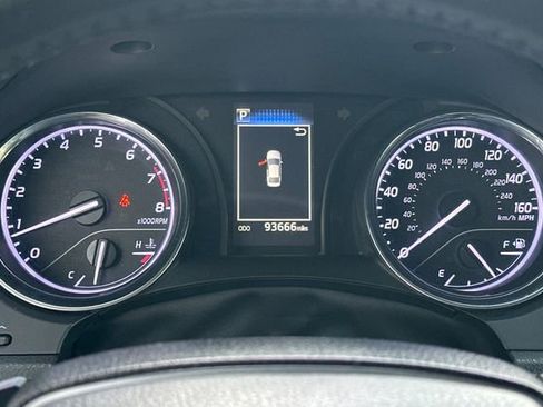 Certified 2020 Toyota Camry SE image 26