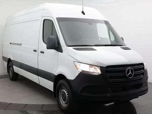 Used 2023 Mercedes-Benz Sprinter 2500 image 3