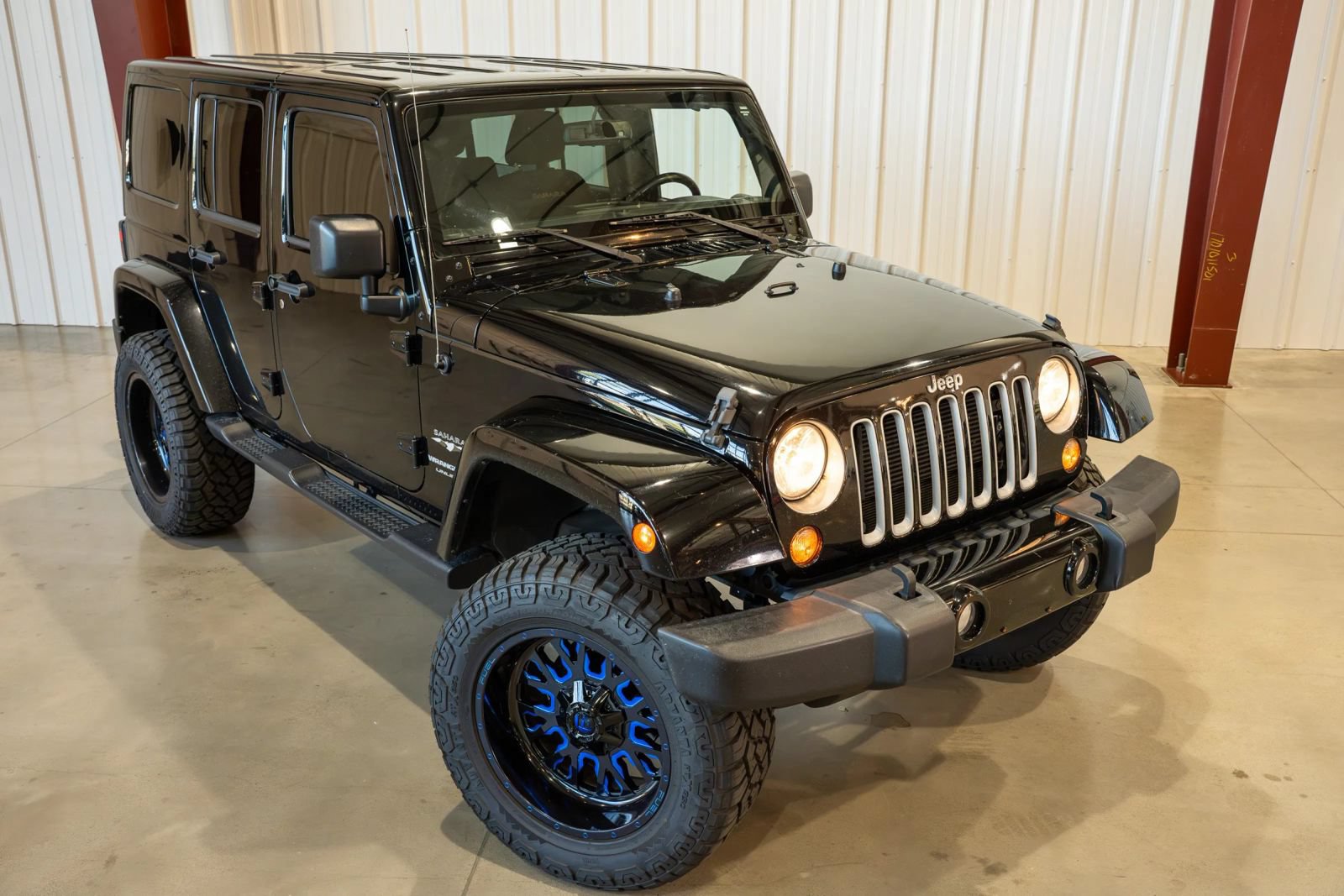 Used 2018 Jeep Wrangler Unlimited Sahara w/ Connectivity Group AWD/4WD image 9