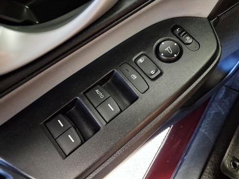 Used 2017 Honda CR-V LX image 25