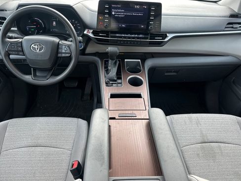 Used 2022 Toyota Sienna LE image 16