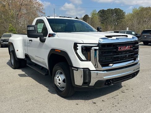 New 2026 GMC Sierra 3500 Pro image 4