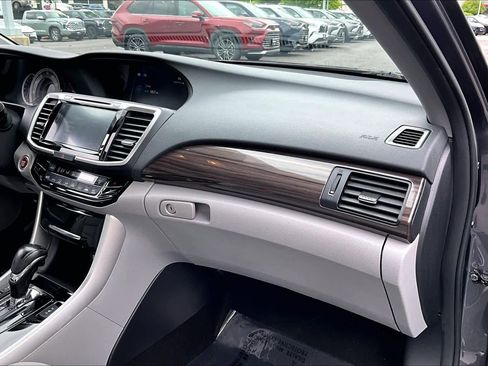 Used 2017 Honda Accord Touring image 19