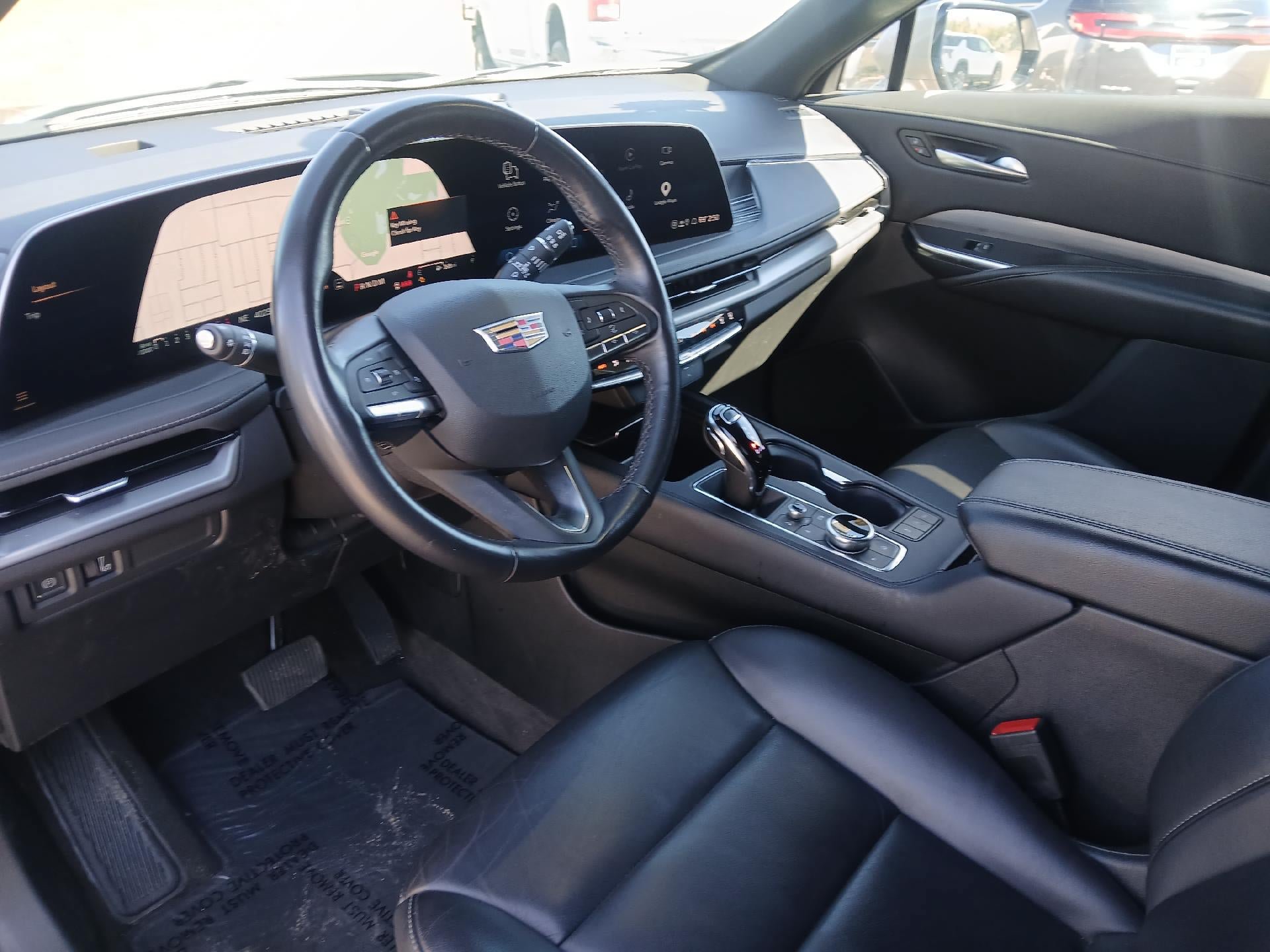 Used 2025 Cadillac XT4 Premium Luxury FWD image 13
