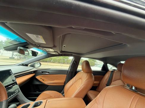 Used 2019 Toyota Avalon Limited FWD image 10