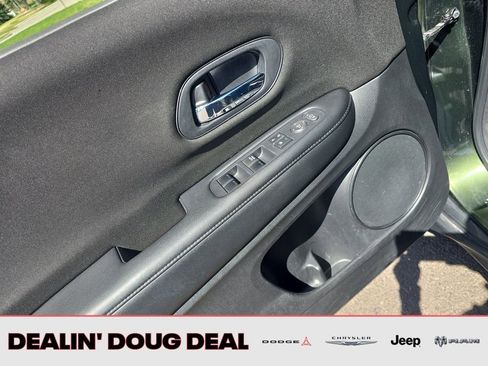 Used 2018 Honda HR-V LX image 11