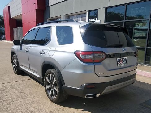 Used 2024 Honda Pilot Touring image 4