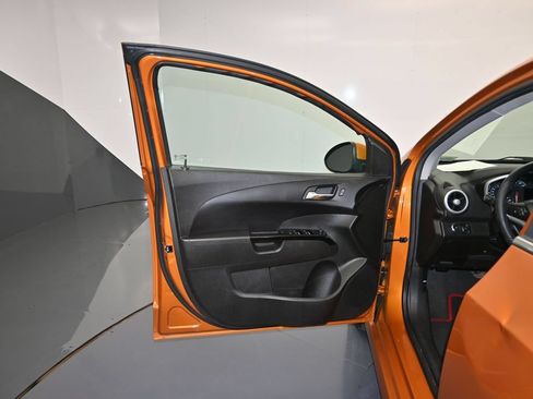 Used 2018 Chevrolet Sonic LT FWD image 10