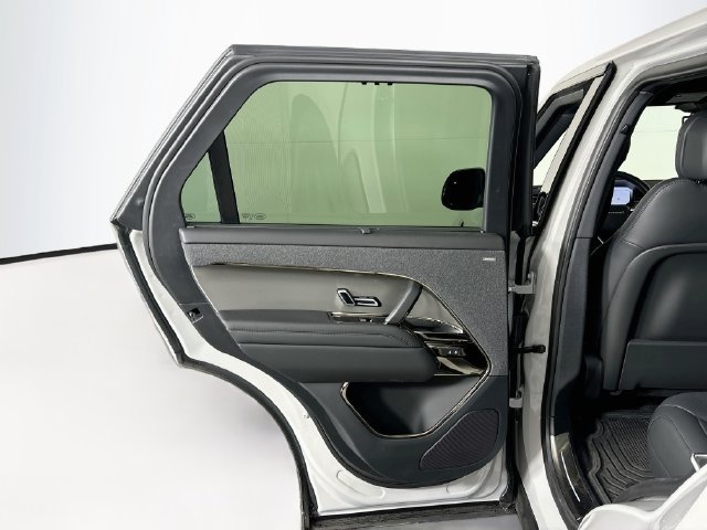 Used 2025 Land Rover Range Rover Sport SE AWD/4WD image 23