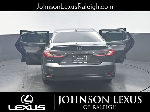 Used 2025 Toyota Camry image 27