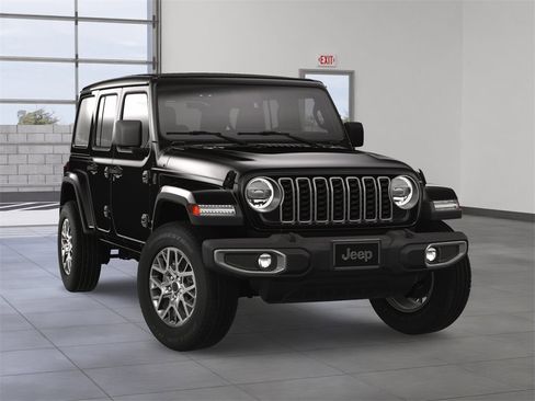 Used 2025 Jeep Wrangler Sahara image 7