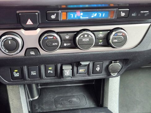 Used 2023 Toyota Tacoma Limited image 15