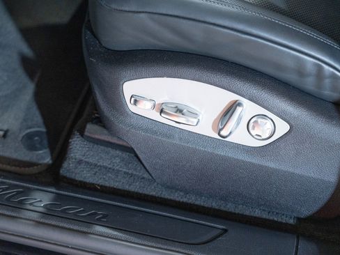 Certified 2023 Porsche Macan AWD/4WD image 13