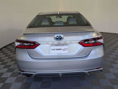 Used 2023 Toyota Camry SE FWD image 5