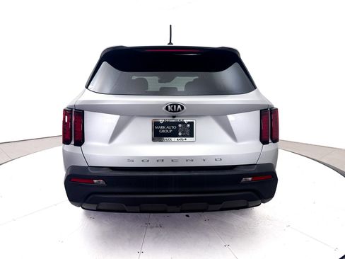 Used 2021 Kia Sorento LX FWD image 13