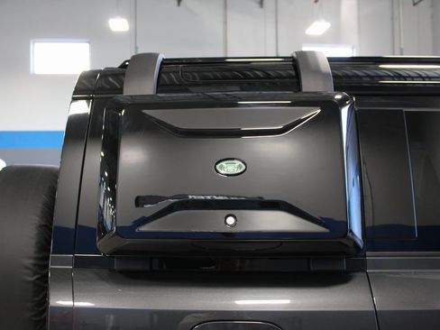 Used 2025 Land Rover Defender 110 X-Dynamic SE image 47