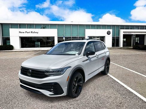 Used 2023 Volkswagen Tiguan SE R-Line image 2