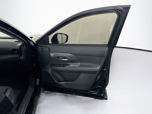 Used 2025 Nissan Kicks SR AWD/4WD image 33