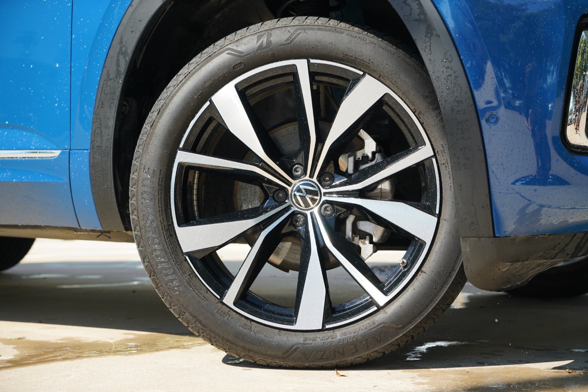 Certified 2025 Volkswagen Atlas SEL Premium R-Line AWD/4WD image 3