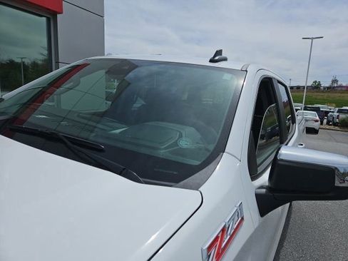 Used 2025 Chevrolet Silverado 1500 LT image 19