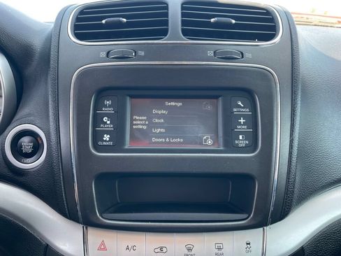 Used 2019 Dodge Journey SE FWD image 9