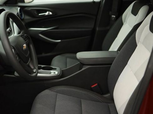 Used 2024 Chevrolet Trax LS w/ LS Convenience Package FWD image 12