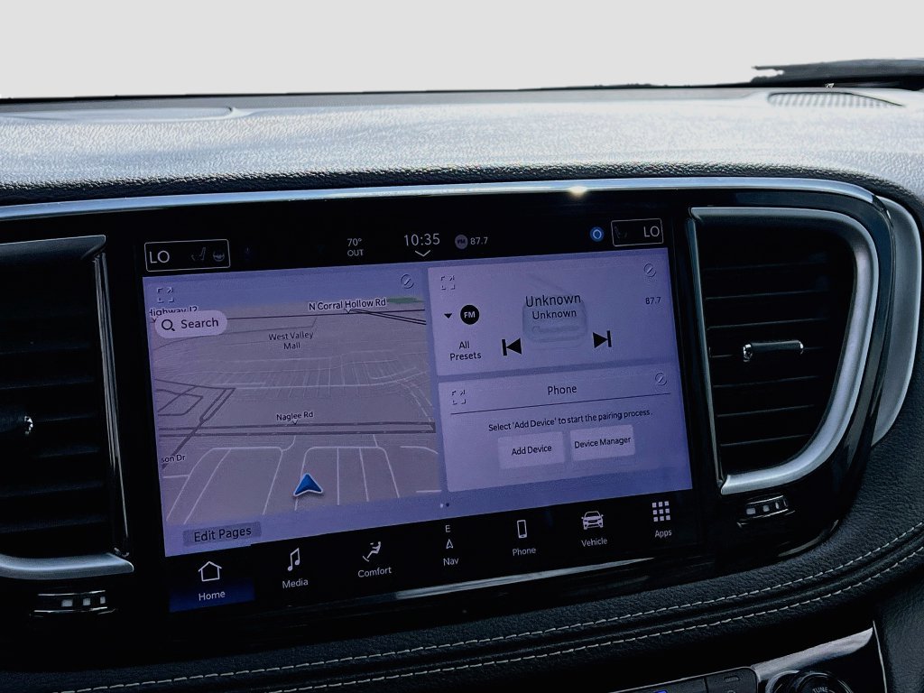 Used 2025 Chrysler Pacifica Limited FWD image 15
