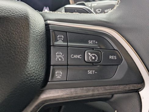 Used 2024 Jeep Grand Cherokee L Limited w/ Luxury Tech Group II image 20