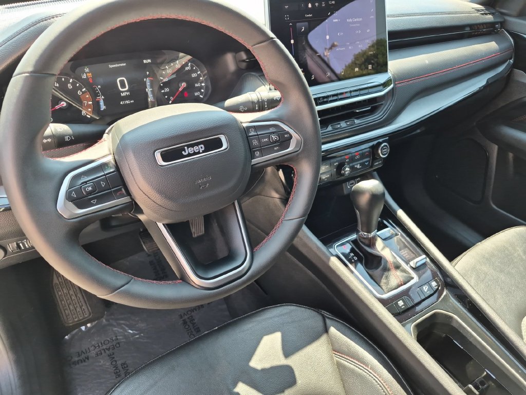 Used 2025 Jeep Compass Trailhawk AWD/4WD image 14