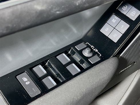 Used 2024 Land Rover Range Rover Velar S image 17