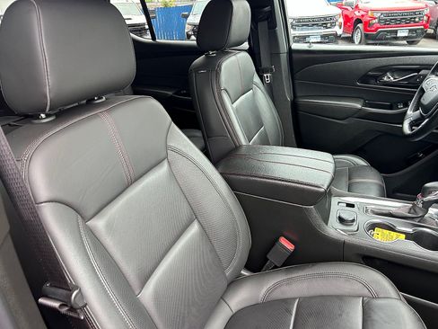 Used 2023 Chevrolet Traverse RS FWD image 34