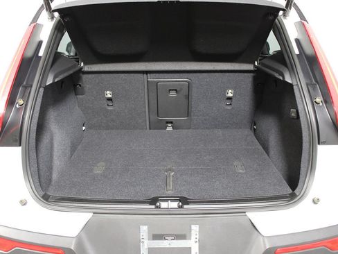 Used 2023 Volvo XC40 Recharge Ultimate AWD/4WD image 27