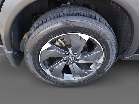 Used 2024 Nissan Rogue SV image 10