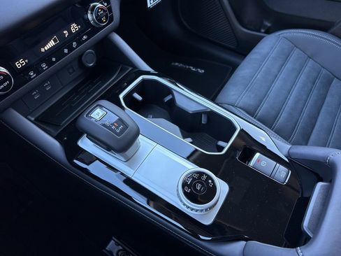 New 2025 Mitsubishi Outlander SE image 19