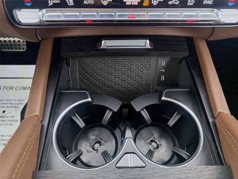 Used 2024 Mercedes-Benz GLS 450 4MATIC image 19