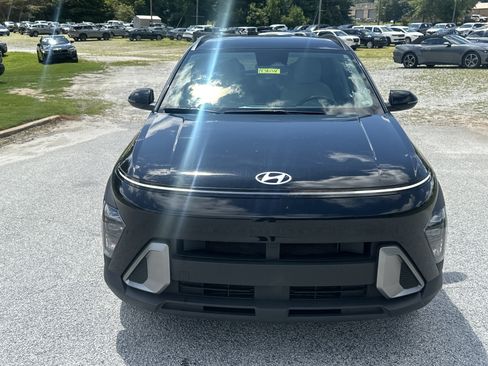 Used 2025 Hyundai Kona SEL FWD image 2