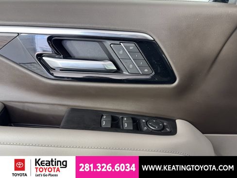 Used 2025 Chevrolet Suburban LT w/ Comfort Package RWD image 12