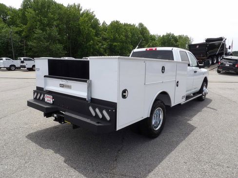 Used 2024 RAM 3500 Tradesman w/ Chrome Appearance Group AWD/4WD image 7