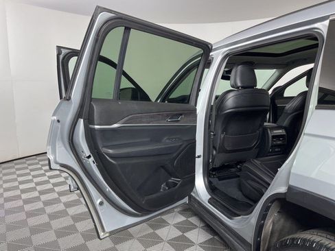 Used 2023 Jeep Grand Cherokee L Limited AWD/4WD image 39