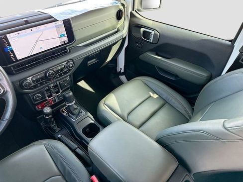 Used 2024 Jeep Gladiator Mojave AWD/4WD image 23