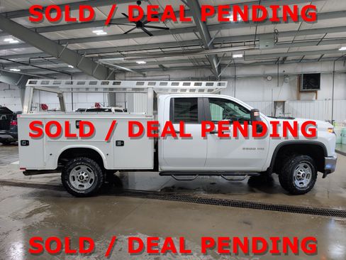 Used 2021 Chevrolet Silverado 2500 W/T w/ WT Convenience Package AWD/4WD image 2