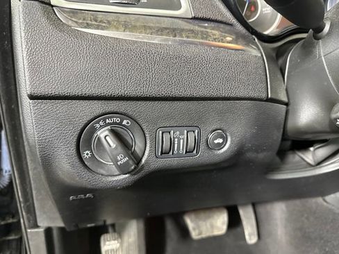 Used 2023 Chrysler 300 Touring L w/ Popular Equipment Group image 19