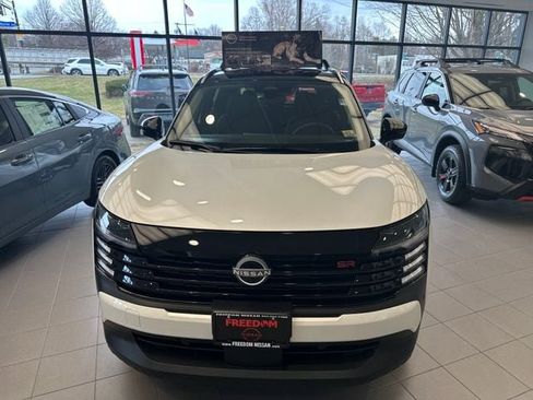 New 2026 Nissan Kicks SR w/ Cold Weather Package AWD/4WD image 4