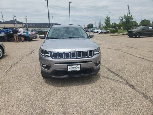 Used 2018 Jeep Compass Latitude w/ Popular Equipment Group AWD/4WD image 4