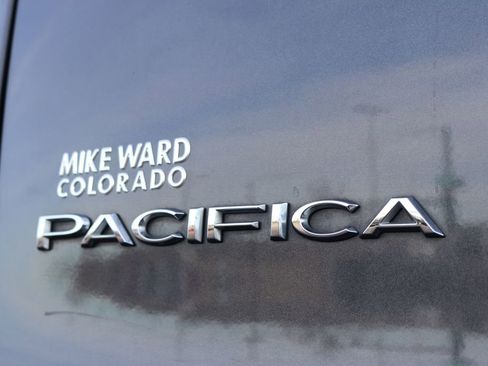 Used 2020 Chrysler Pacifica Touring-L image 24