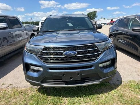 Used 2020 Ford Explorer XLT w/ Equipment Group 202A AWD/4WD image 2