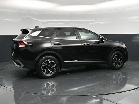 Used 2025 Kia Sportage LX FWD image 2