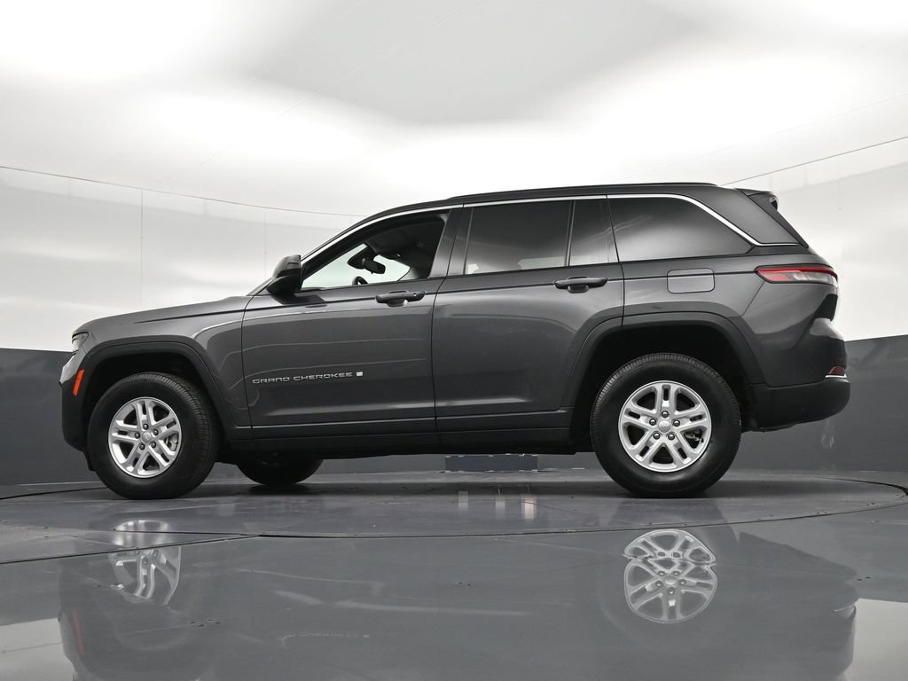 Used 2023 Jeep Grand Cherokee Laredo RWD image 34